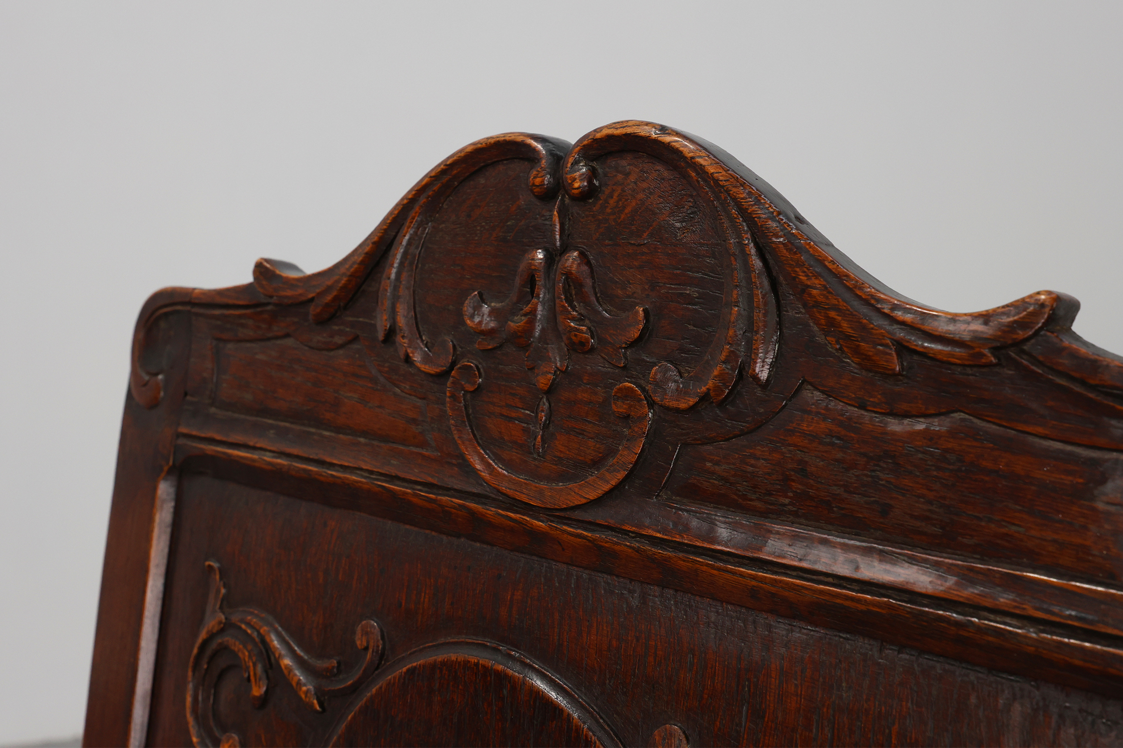 18th Century Li&egrave;ge Armchair in hand carved Oak, Belgiumthumbnail